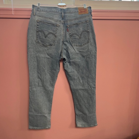 Levi' Wedgie Straight Fit -Size 32 - Picture 5 of 6
